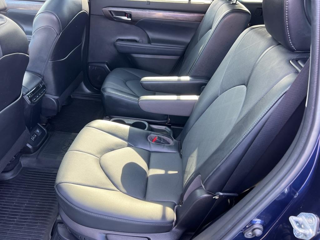 Toyota Highlander Hybrid Platinum AWD (Natl) 2022