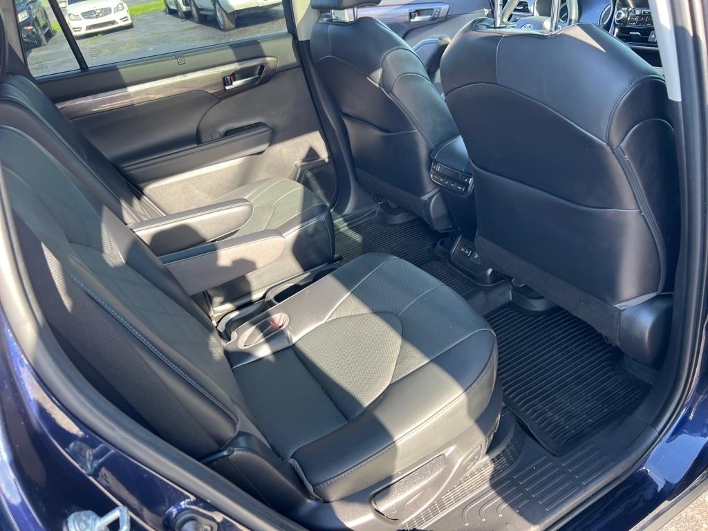 Toyota Highlander Hybrid Platinum AWD (Natl) 2022