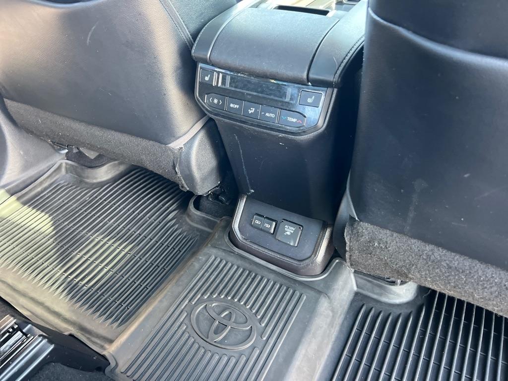 Toyota Highlander Hybrid Platinum AWD (Natl) 2022