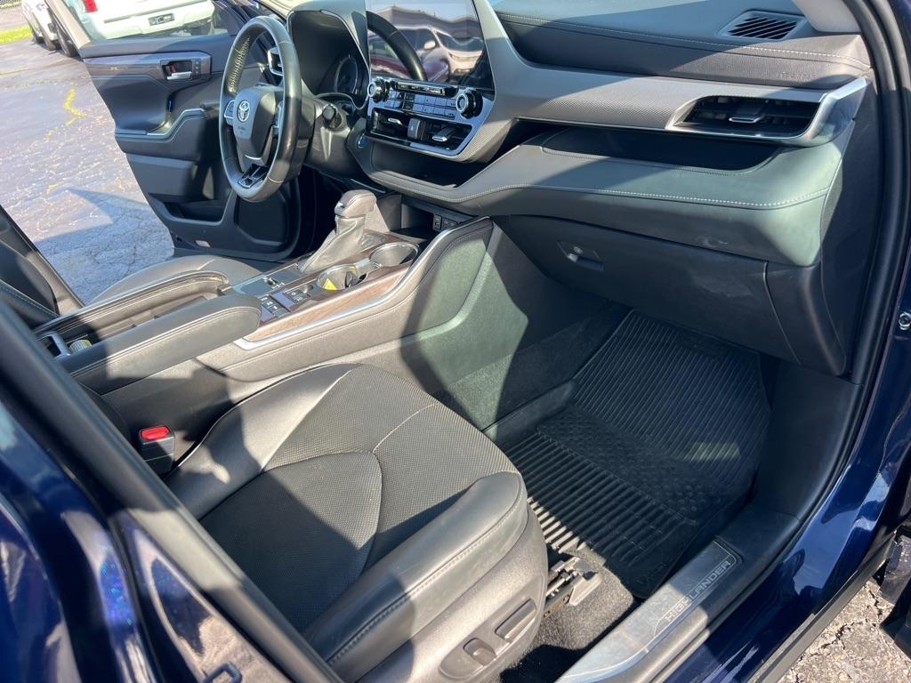 Toyota Highlander Hybrid Platinum AWD (Natl) 2022