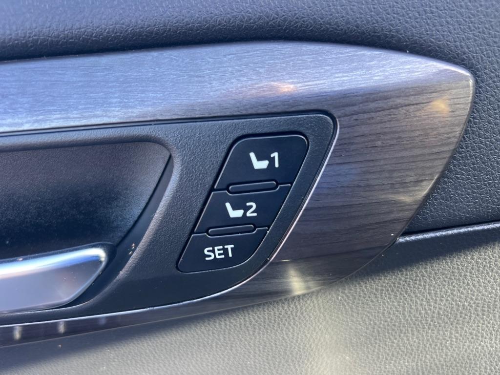 Toyota Highlander Hybrid Platinum AWD (Natl) 2022