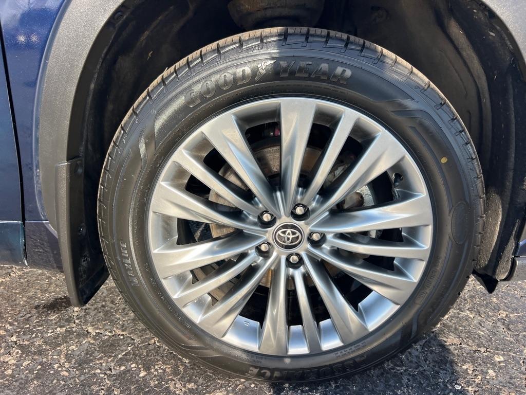 Toyota Highlander Hybrid Platinum AWD (Natl) 2022