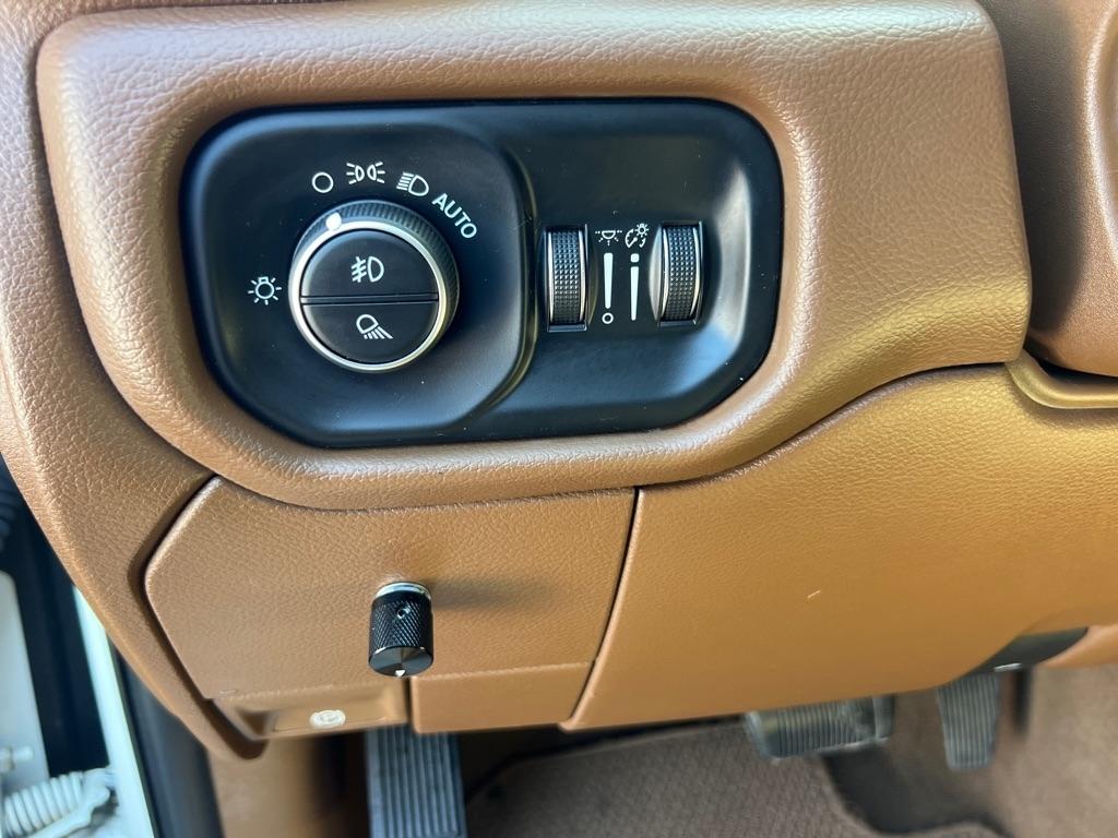RAM 2500 Laramie 4x4 Crew Cab 6'4" Box 2019