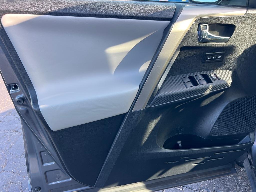 Toyota RAV4 AWD 4dr Limited (Natl) 2015