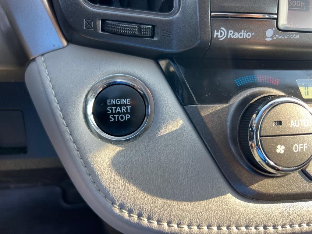 Toyota RAV4 AWD 4dr Limited (Natl) 2015