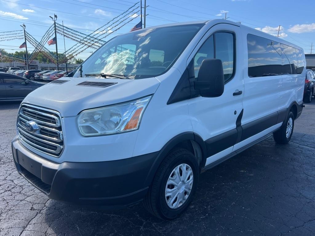 Ford Transit Wagon T-350 148" Low Roof XLT Swing-Out RH Dr 2015