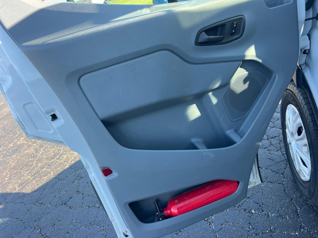 Ford Transit Wagon T-350 148" Low Roof XLT Swing-Out RH Dr 2015