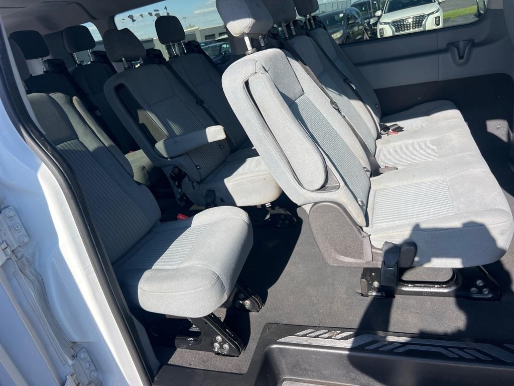 Ford Transit Wagon T-350 148" Low Roof XLT Swing-Out RH Dr 2015
