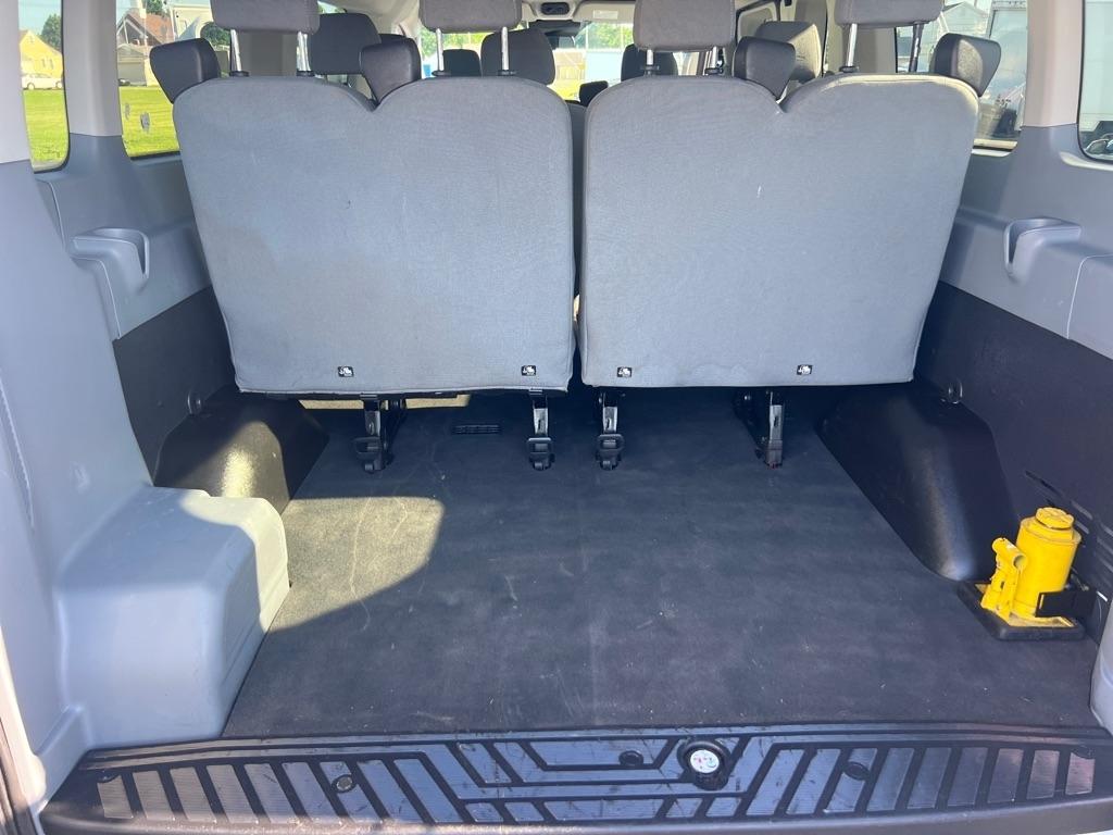 Ford Transit Wagon T-350 148" Low Roof XLT Swing-Out RH Dr 2015