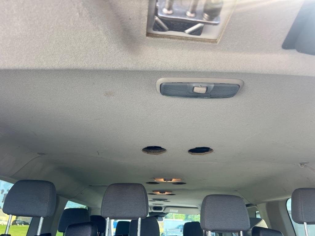 Ford Transit Wagon T-350 148" Low Roof XLT Swing-Out RH Dr 2015