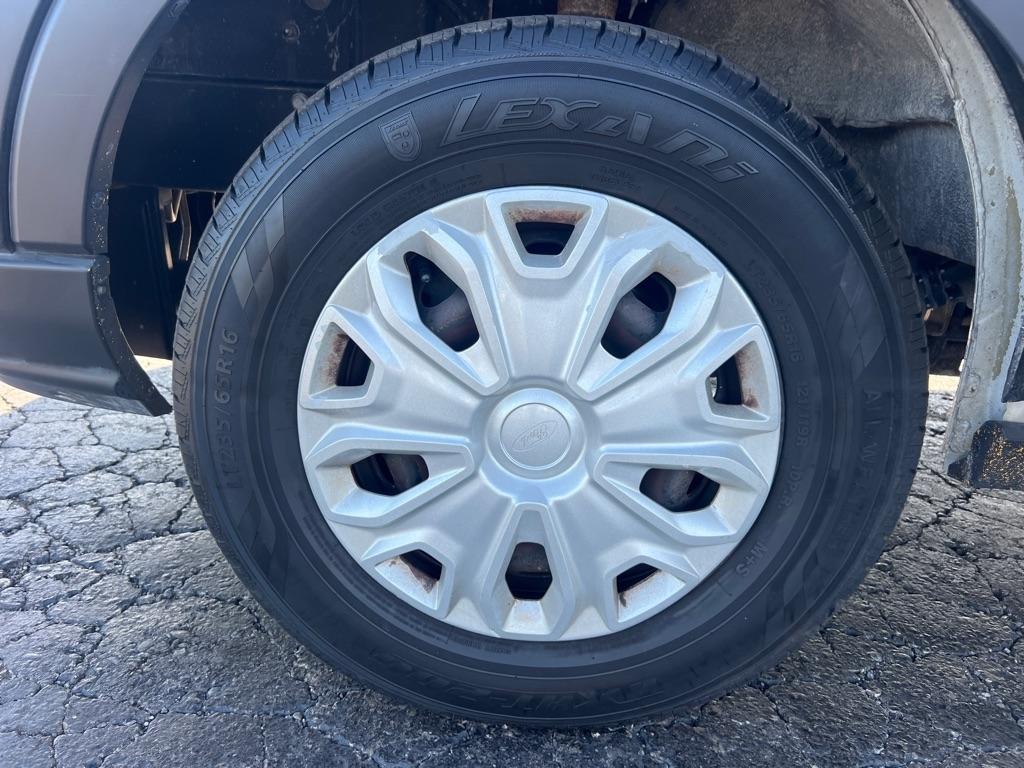 Ford Transit Wagon T-350 148" Low Roof XLT Swing-Out RH Dr 2015
