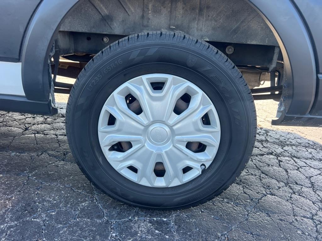 Ford Transit Wagon T-350 148" Low Roof XLT Swing-Out RH Dr 2015