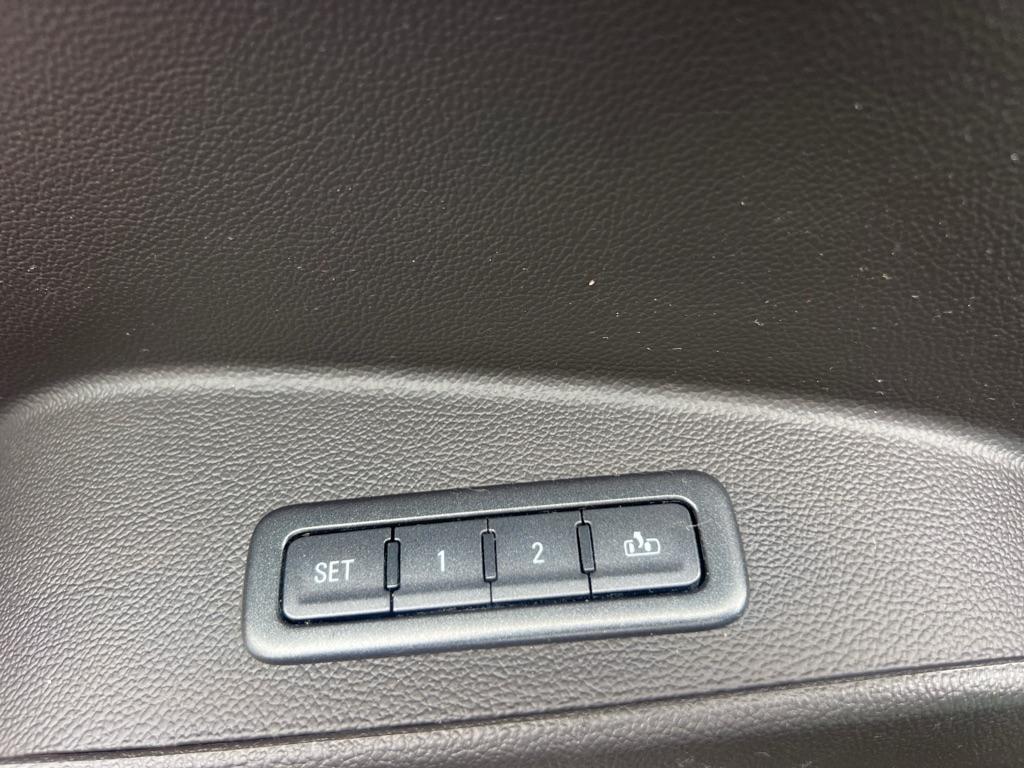 Chevrolet Suburban 4WD 4dr LT 2015
