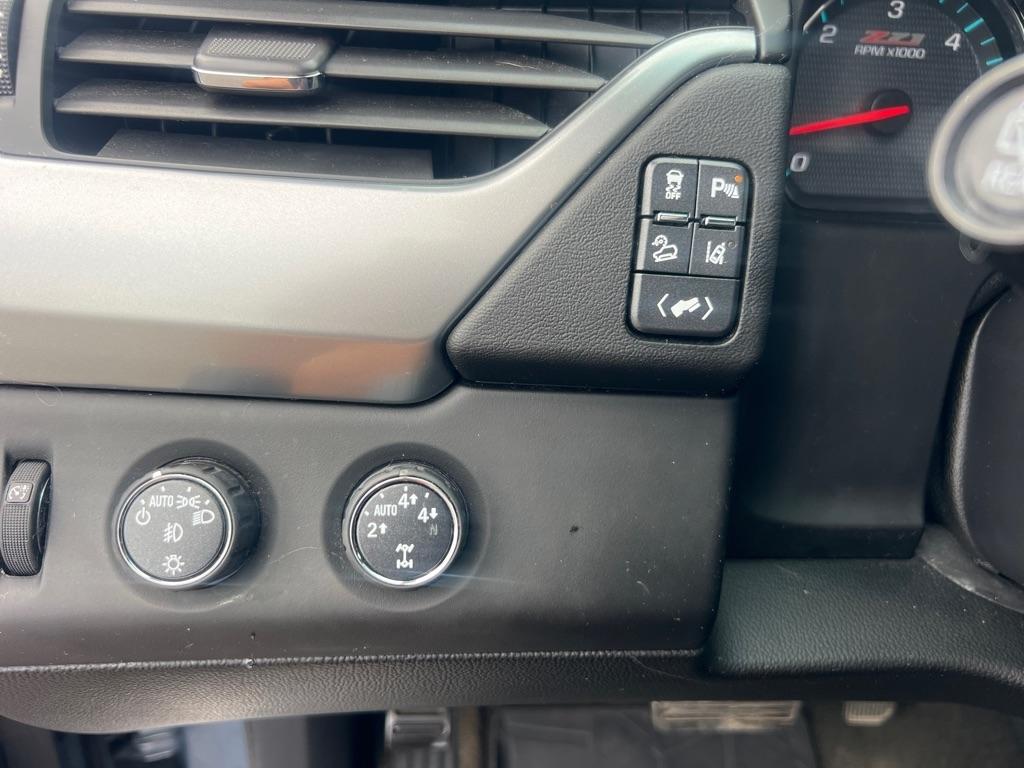Chevrolet Suburban 4WD 4dr LT 2015