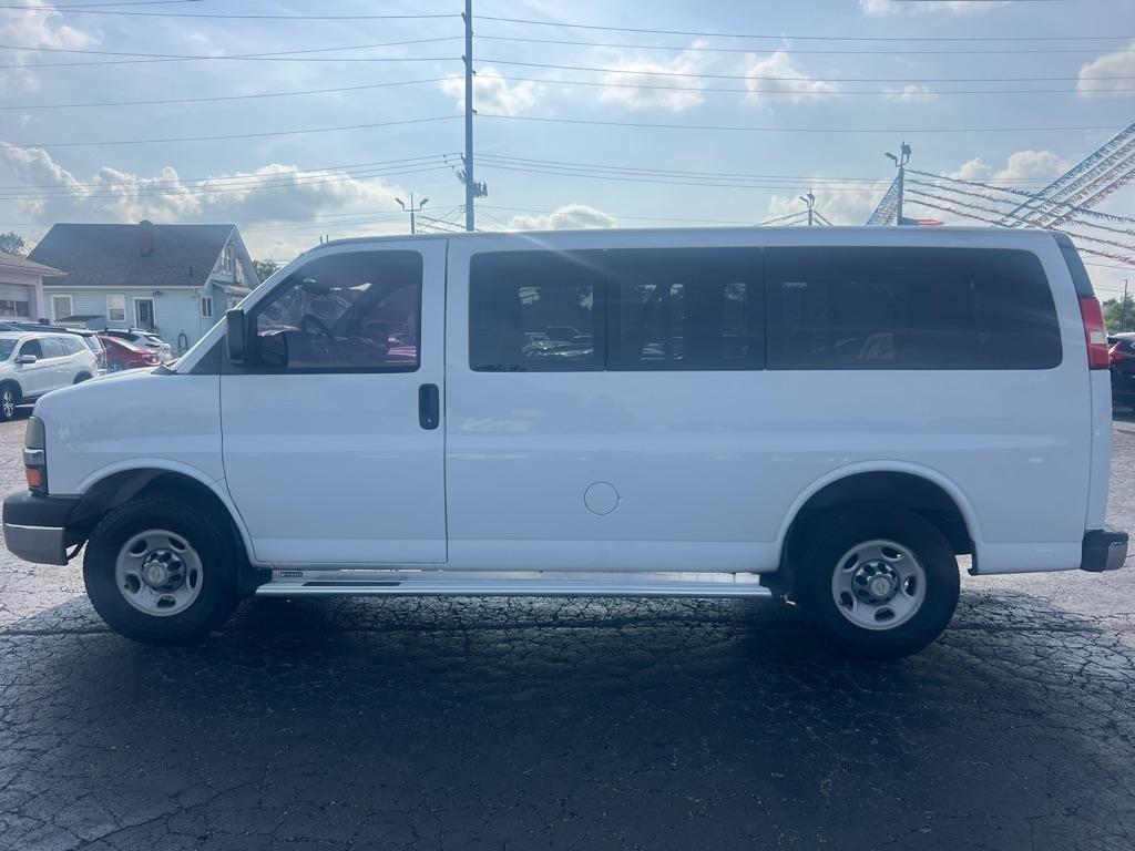 Chevrolet Express Passenger RWD 3500 135" 1LT 2012