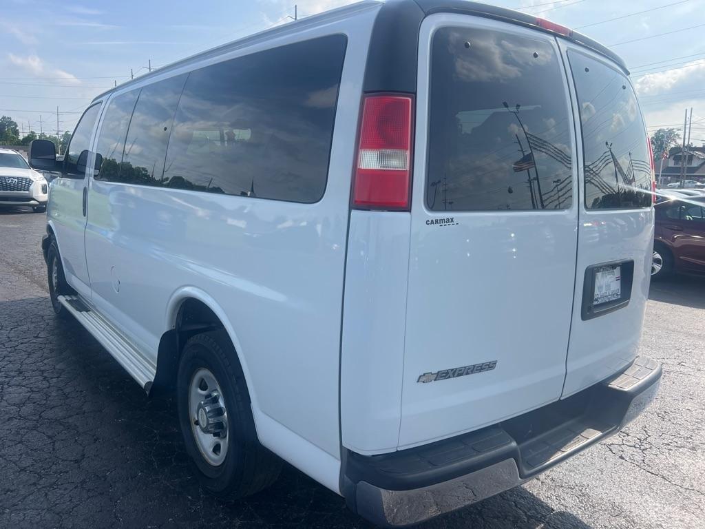 Chevrolet Express Passenger RWD 3500 135" 1LT 2012