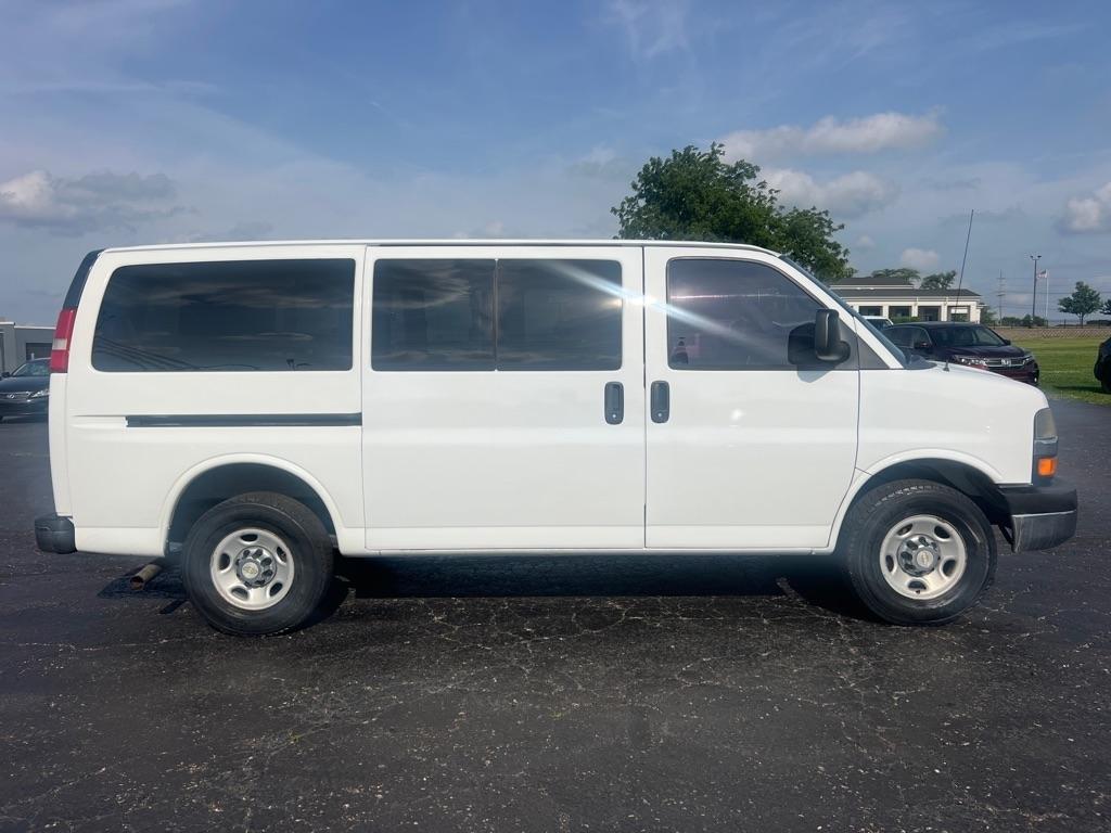 Chevrolet Express Passenger RWD 3500 135" 1LT 2012