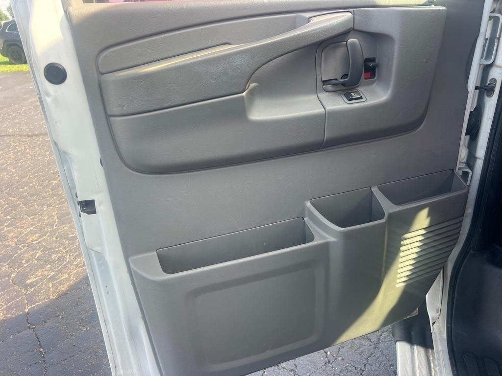 Chevrolet Express Passenger RWD 3500 135" 1LT 2012