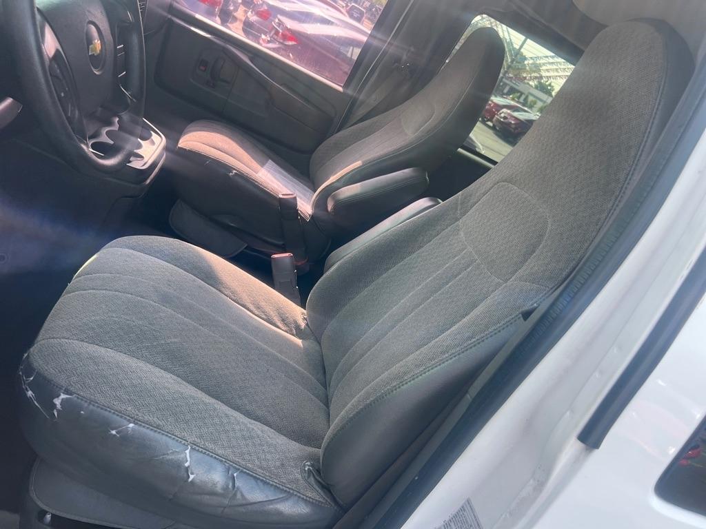 Chevrolet Express Passenger RWD 3500 135" 1LT 2012