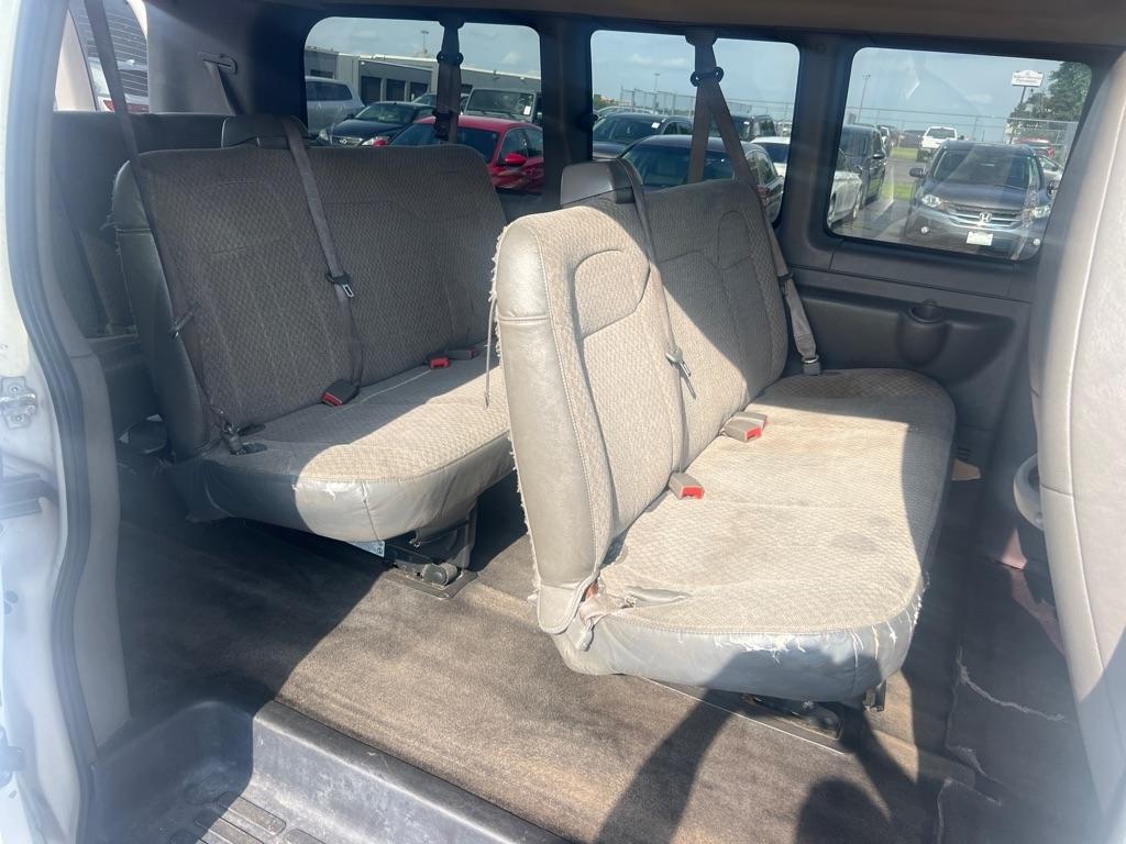 Chevrolet Express Passenger RWD 3500 135" 1LT 2012