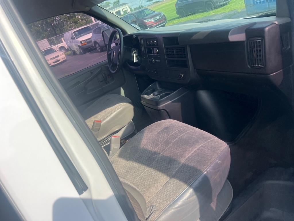 Chevrolet Express Passenger RWD 3500 135" 1LT 2012