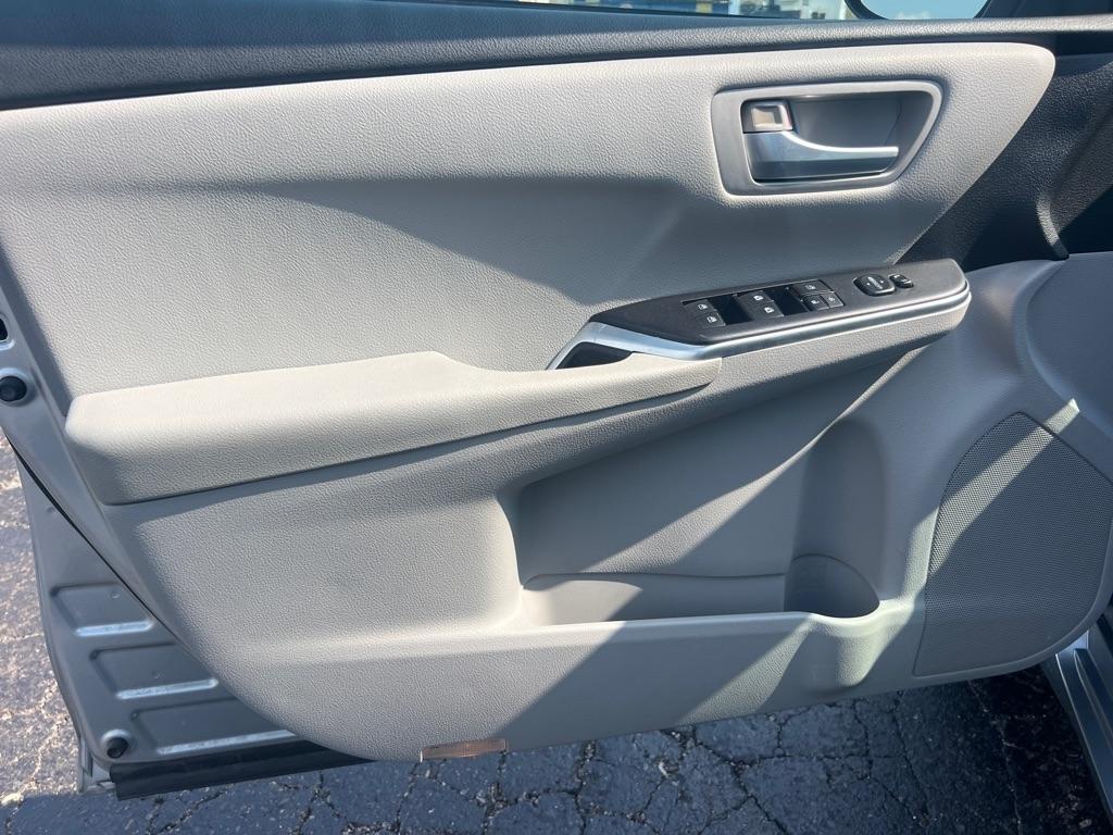 Toyota Camry 4dr Sdn I4 Auto XLE (Natl) 2015
