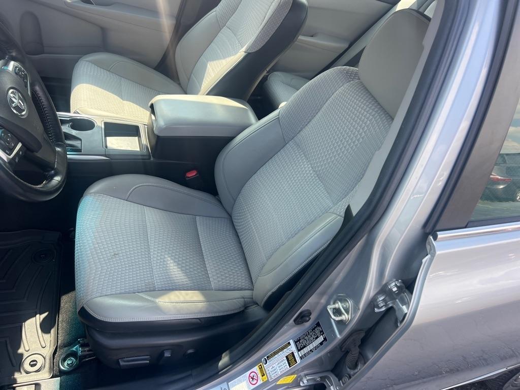 Toyota Camry 4dr Sdn I4 Auto XLE (Natl) 2015