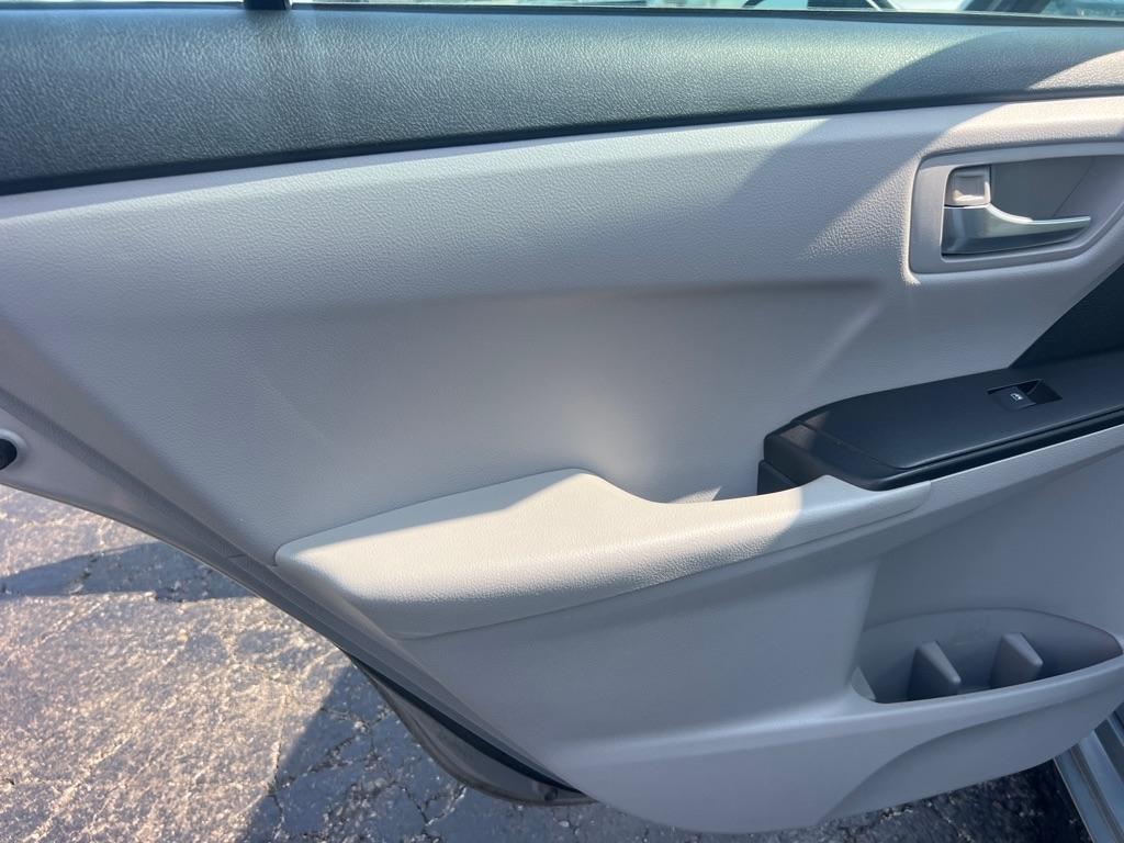 Toyota Camry 4dr Sdn I4 Auto XLE (Natl) 2015