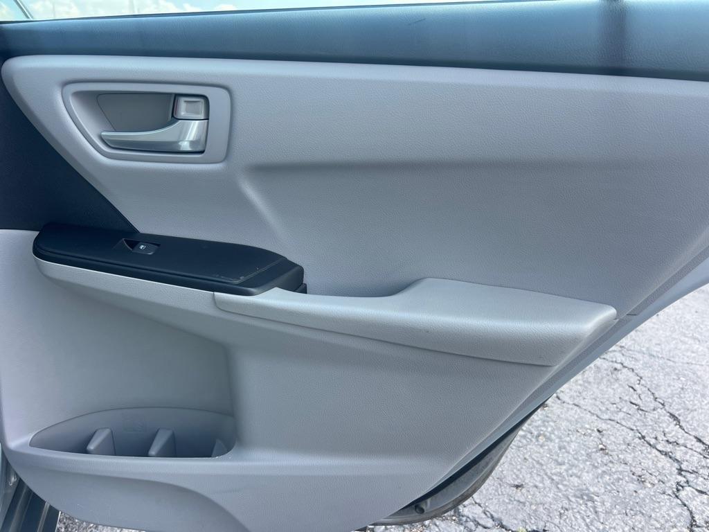 Toyota Camry 4dr Sdn I4 Auto XLE (Natl) 2015