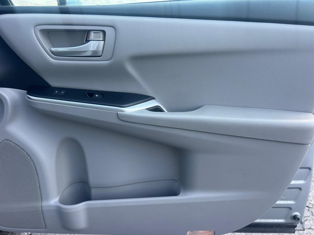 Toyota Camry 4dr Sdn I4 Auto XLE (Natl) 2015