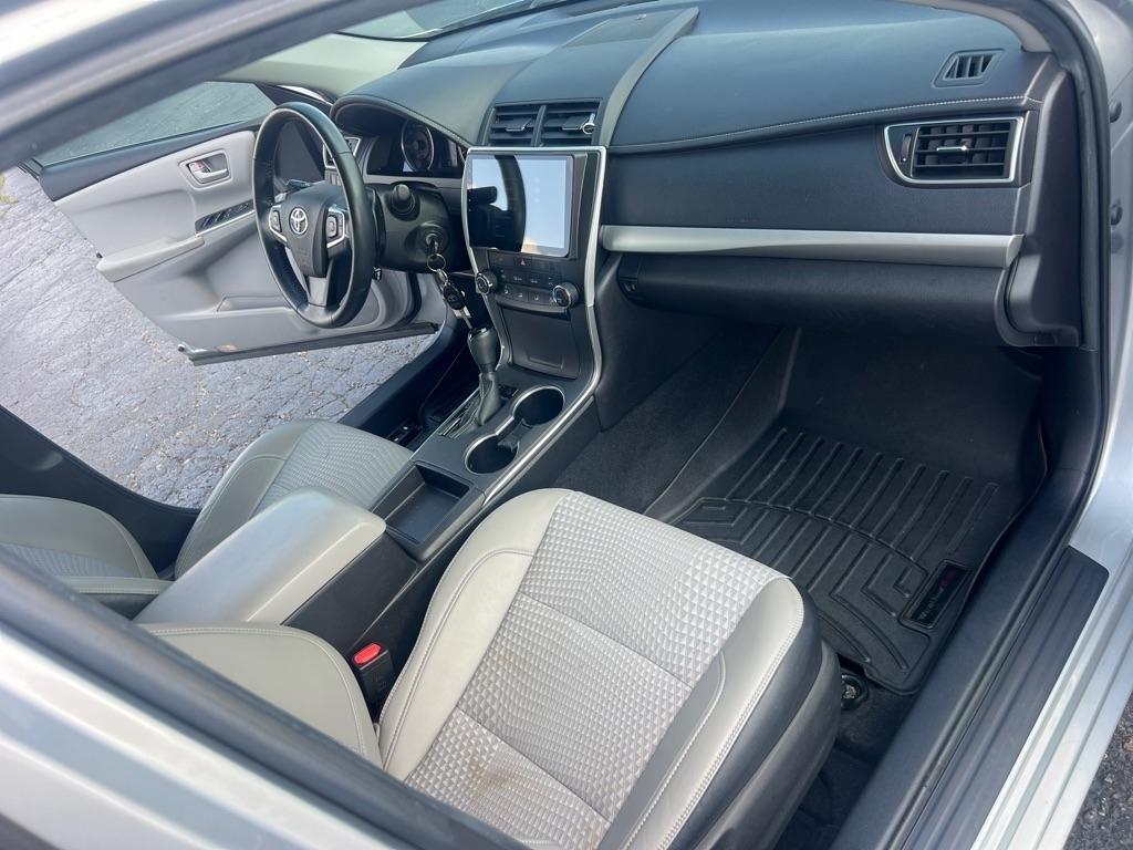 Toyota Camry 4dr Sdn I4 Auto XLE (Natl) 2015