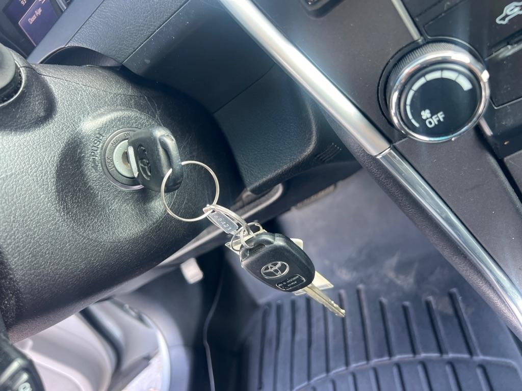 Toyota Camry 4dr Sdn I4 Auto XLE (Natl) 2015