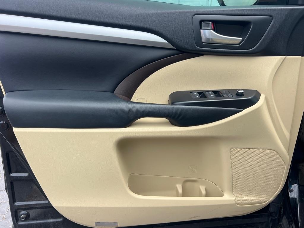 Toyota Highlander AWD 4dr V6 XLE (Natl) 2015