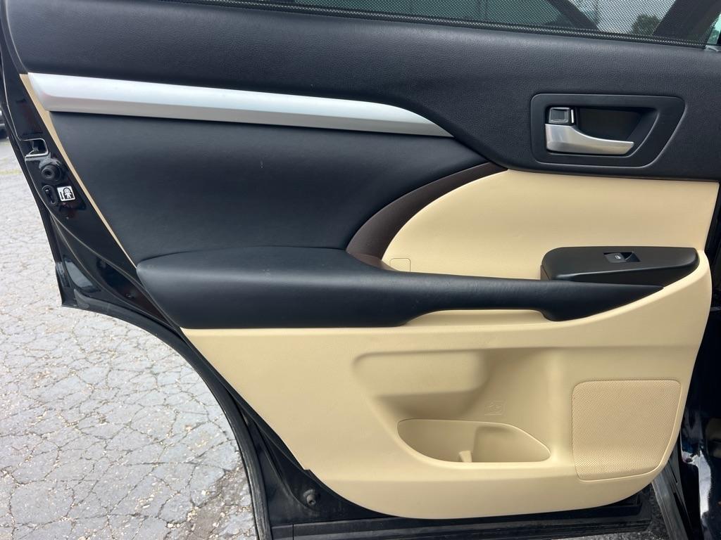 Toyota Highlander AWD 4dr V6 XLE (Natl) 2015