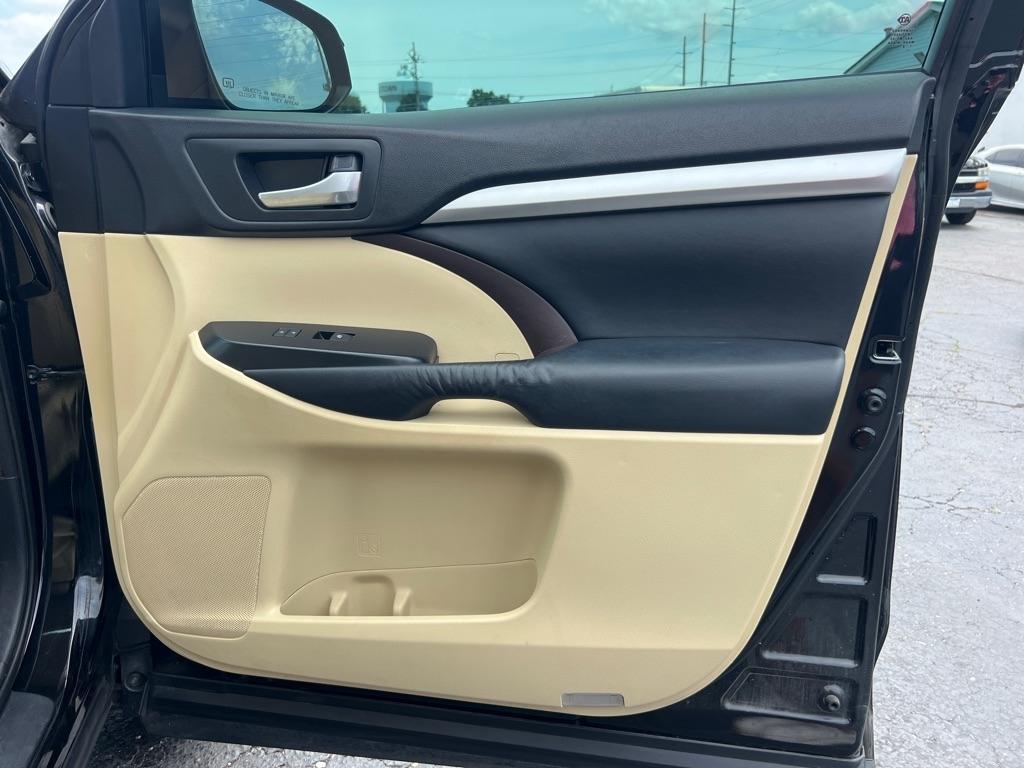 Toyota Highlander AWD 4dr V6 XLE (Natl) 2015