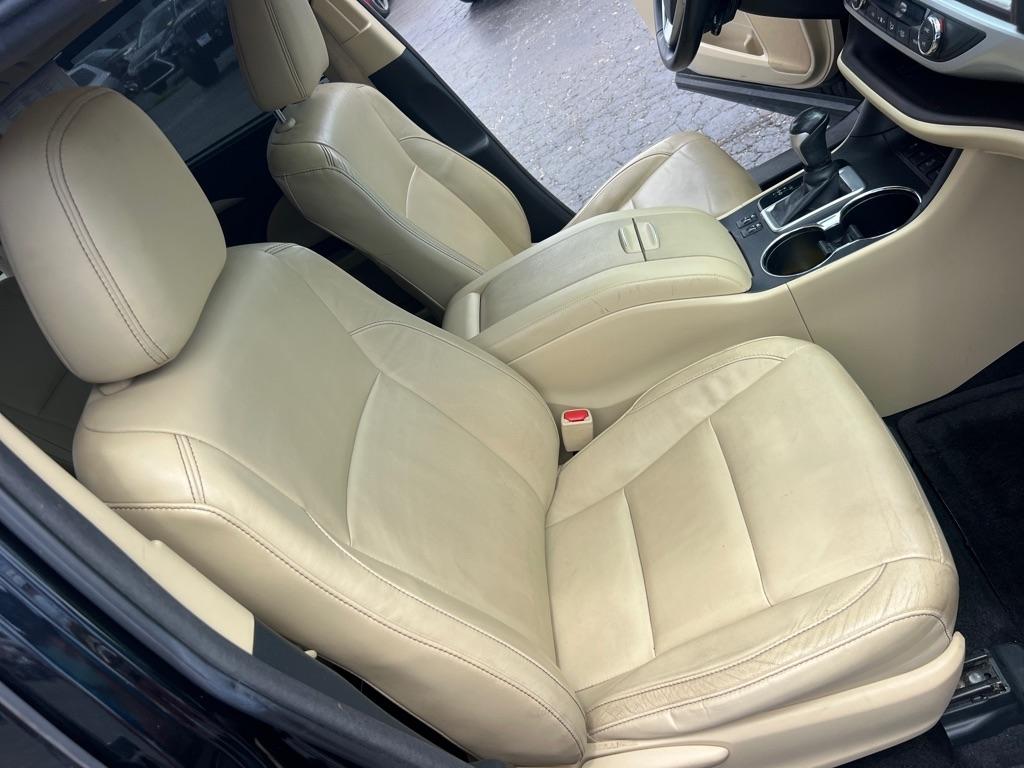 Toyota Highlander AWD 4dr V6 XLE (Natl) 2015