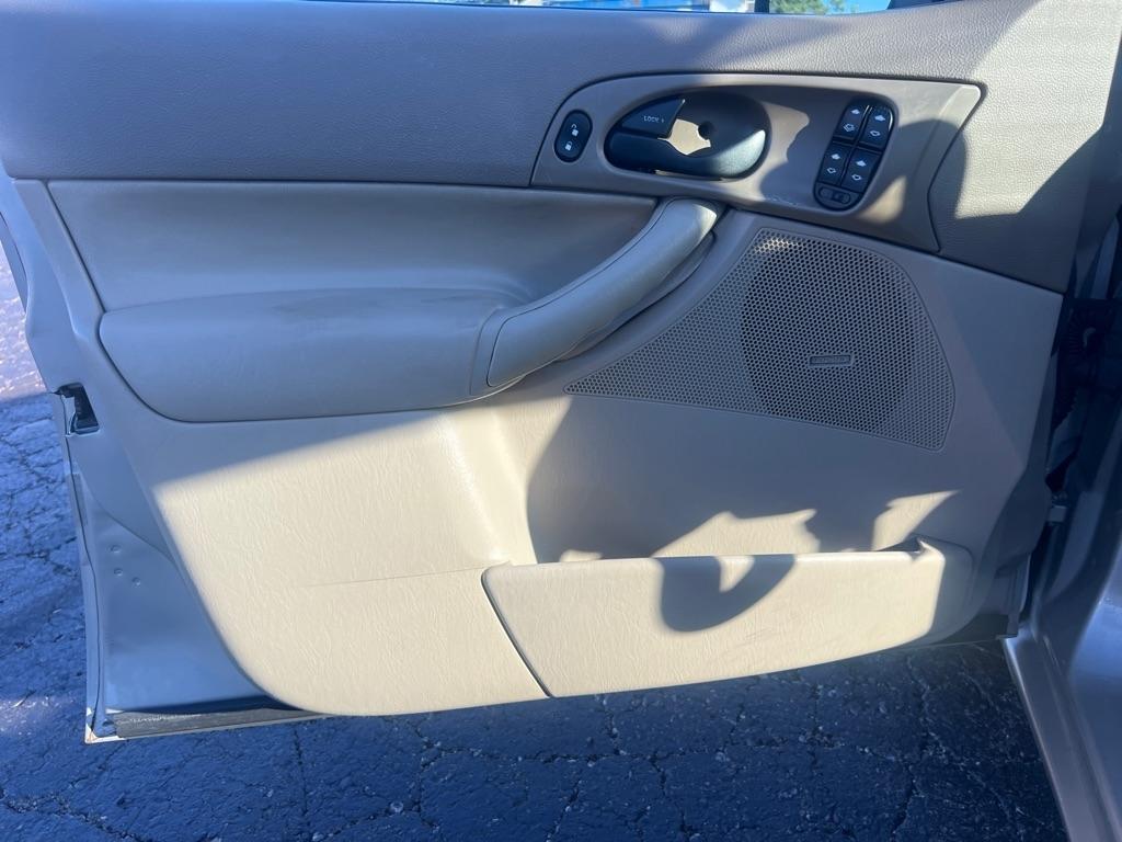 Ford Focus 4dr Sdn ZX4 SES 2006
