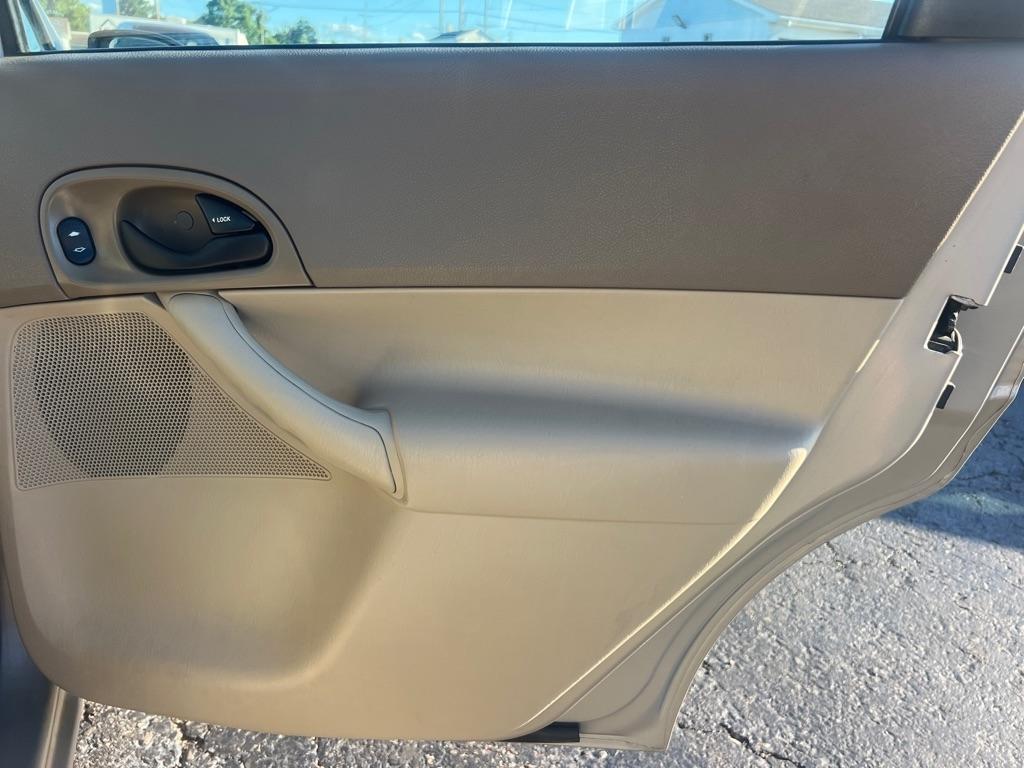 Ford Focus 4dr Sdn ZX4 SES 2006
