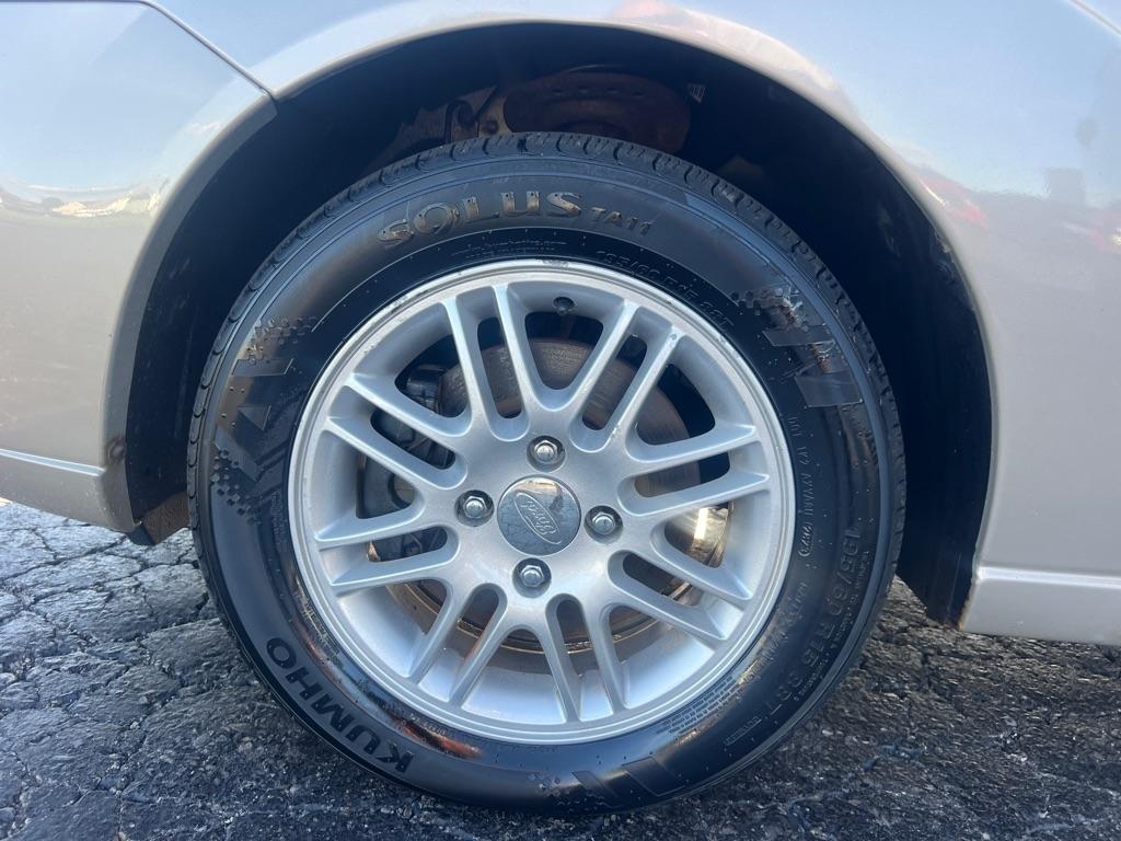Ford Focus 4dr Sdn ZX4 SES 2006