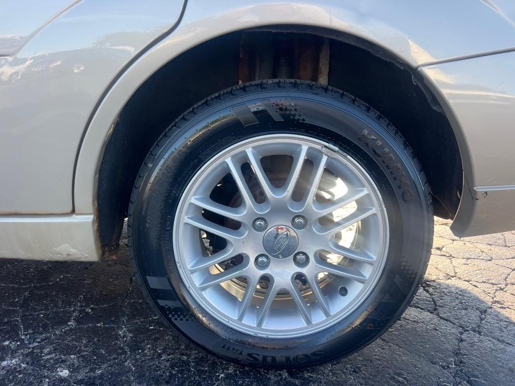 Ford Focus 4dr Sdn ZX4 SES 2006