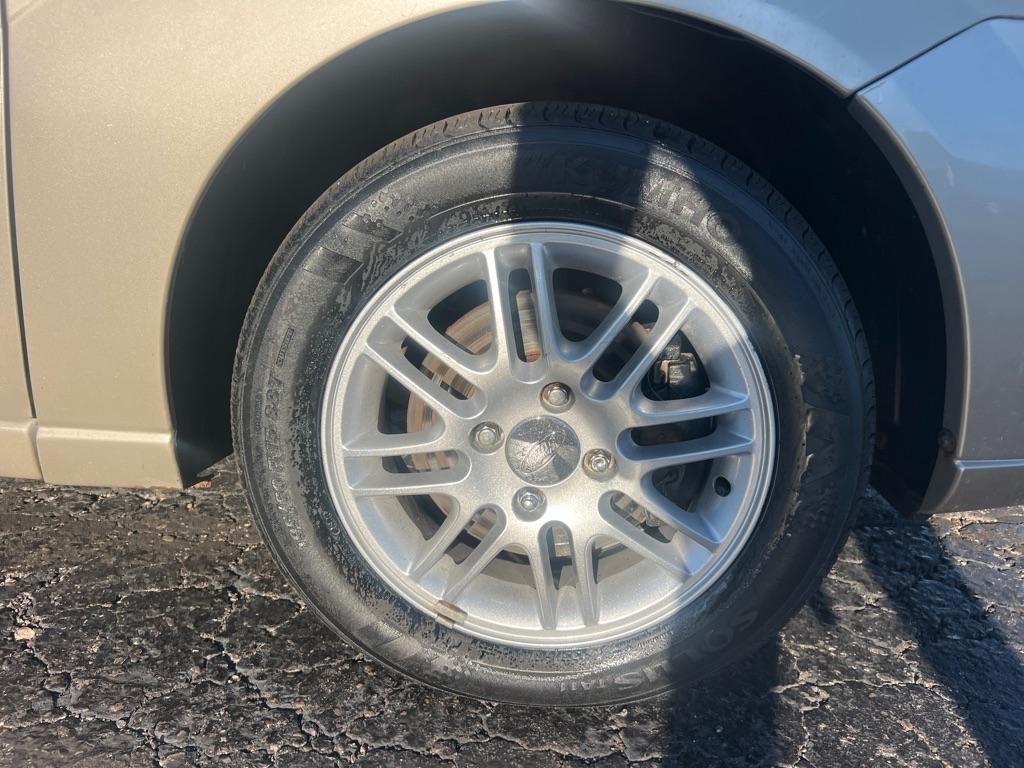 Ford Focus 4dr Sdn ZX4 SES 2006