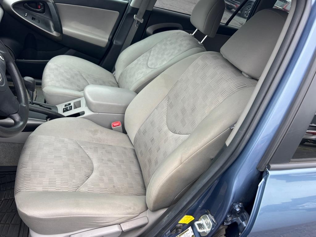 Toyota RAV4 FWD 4dr 4-cyl 4-Spd AT (Natl) 2011