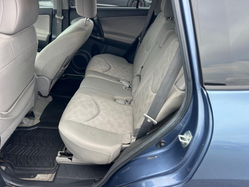 Toyota RAV4 FWD 4dr 4-cyl 4-Spd AT (Natl) 2011