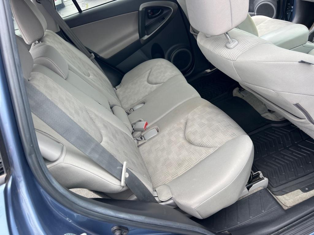 Toyota RAV4 FWD 4dr 4-cyl 4-Spd AT (Natl) 2011