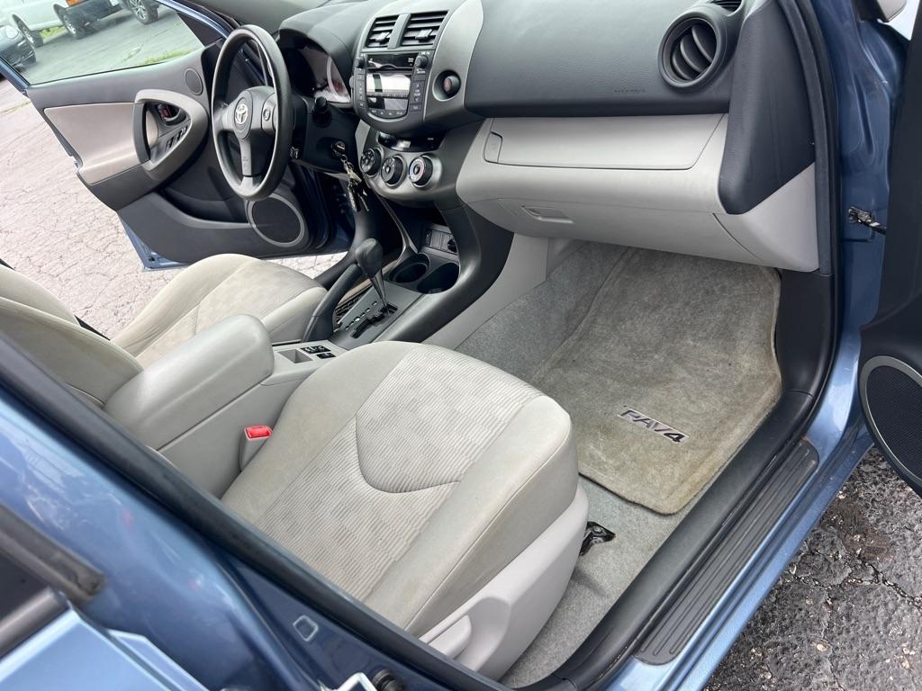 Toyota RAV4 FWD 4dr 4-cyl 4-Spd AT (Natl) 2011