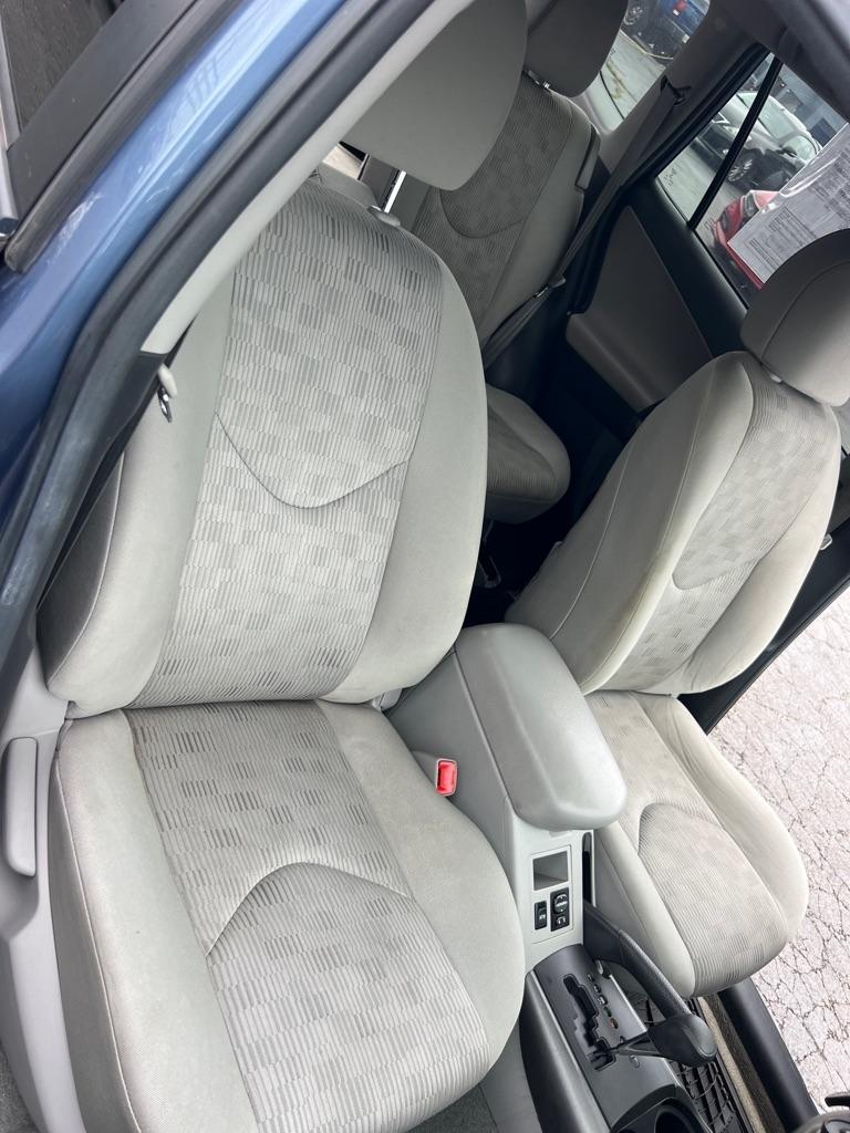 Toyota RAV4 FWD 4dr 4-cyl 4-Spd AT (Natl) 2011