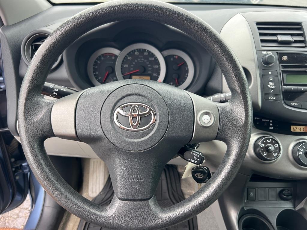 Toyota RAV4 FWD 4dr 4-cyl 4-Spd AT (Natl) 2011