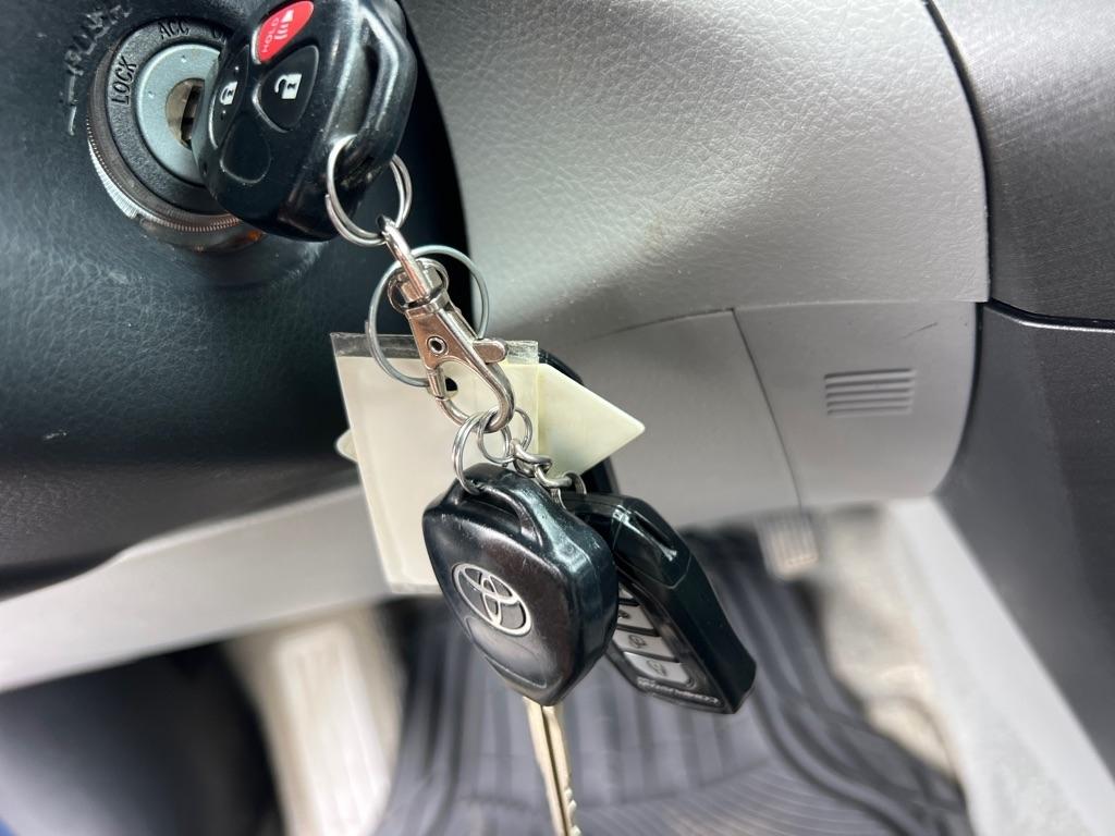 Toyota RAV4 FWD 4dr 4-cyl 4-Spd AT (Natl) 2011