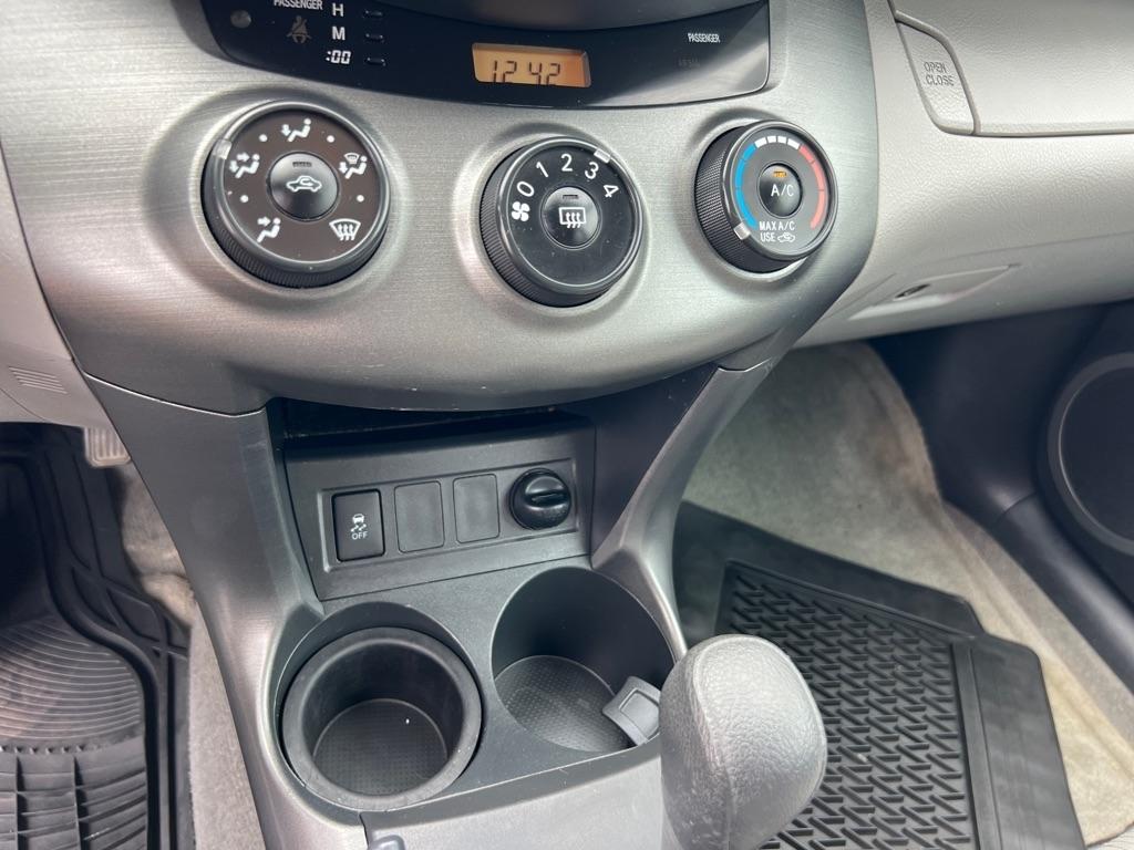 Toyota RAV4 FWD 4dr 4-cyl 4-Spd AT (Natl) 2011