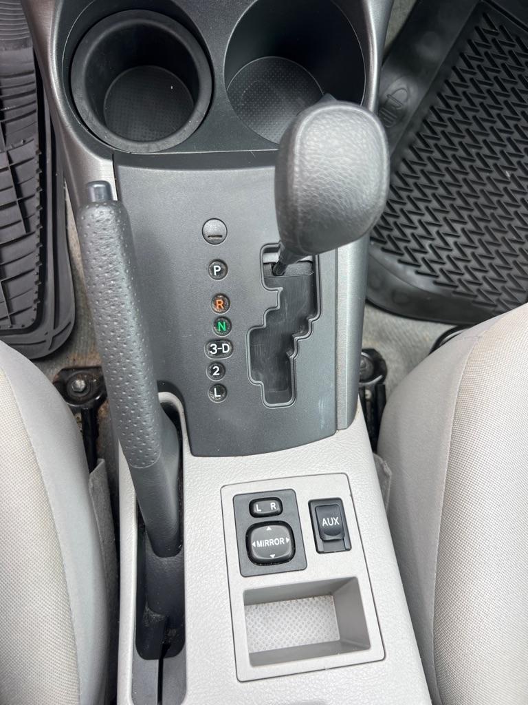 Toyota RAV4 FWD 4dr 4-cyl 4-Spd AT (Natl) 2011